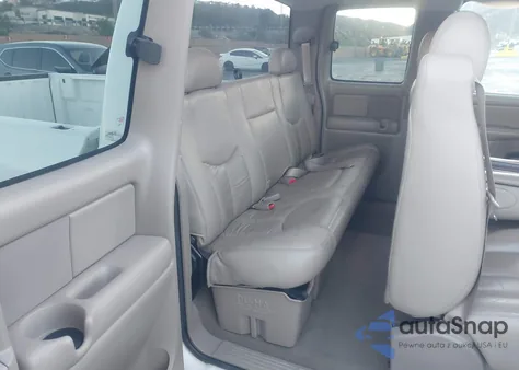 2004 GMC Sierra 2500Hd Sle z USA, uszkodzony, nr VIN 1GTHC29U84E145016